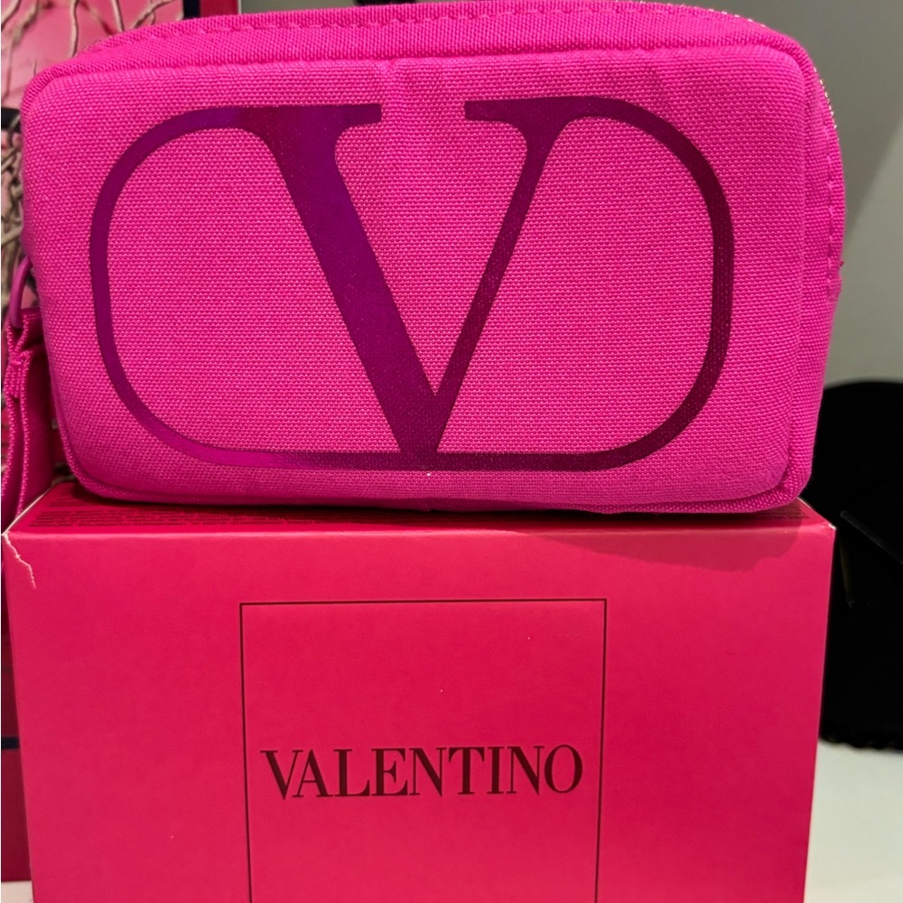 Valentino Bundle | custom beauty journal + Iconic GWP zipper pouch + perfume - Picture 3 of 5